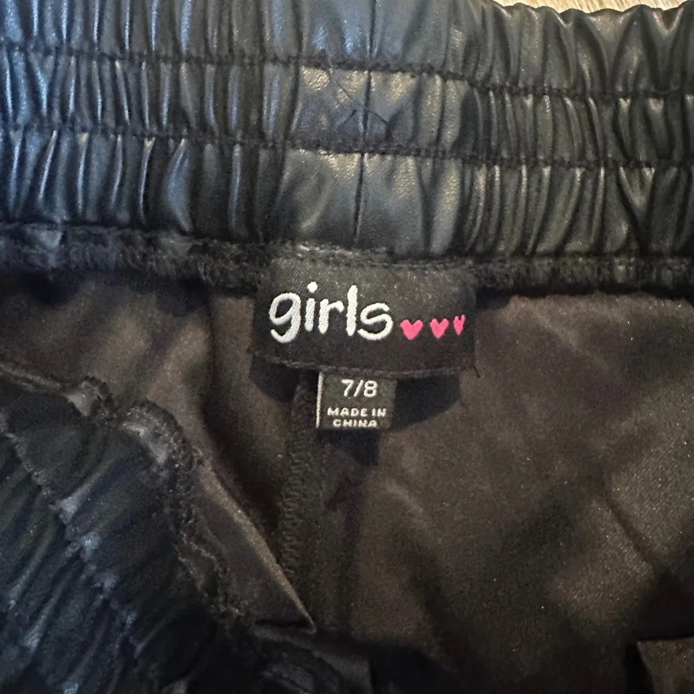 Girls Black Faux Leather Cargo Jogger Pants with D-Ring Detail Size 7/8 NWT
